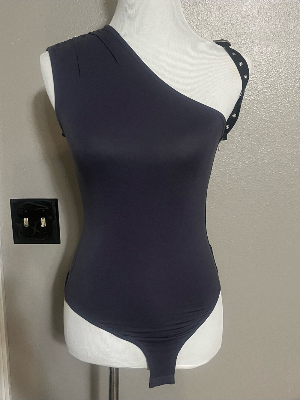 Fashion Nova One-Shoulder Dark Gray Bodysuit with Stud Strap